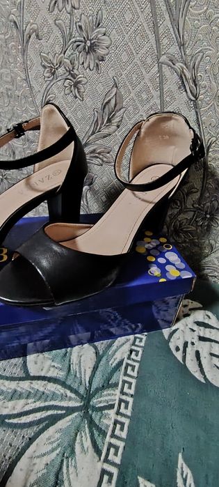 Продается женская обувь