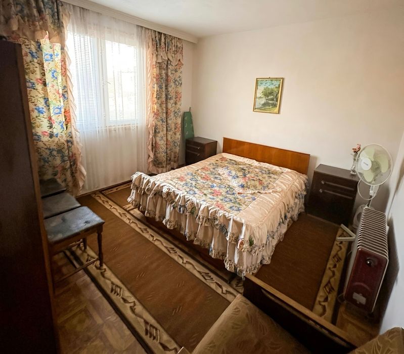 Голяма двуетажна къща в с. Камен | на 50 км. от В. Търново