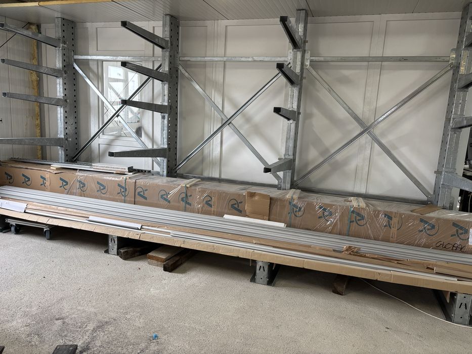 Rafturi zincate cantilever
