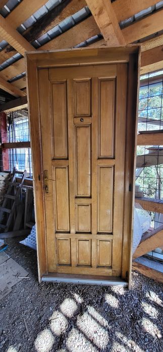 Ușă întrare,tapițate lemn