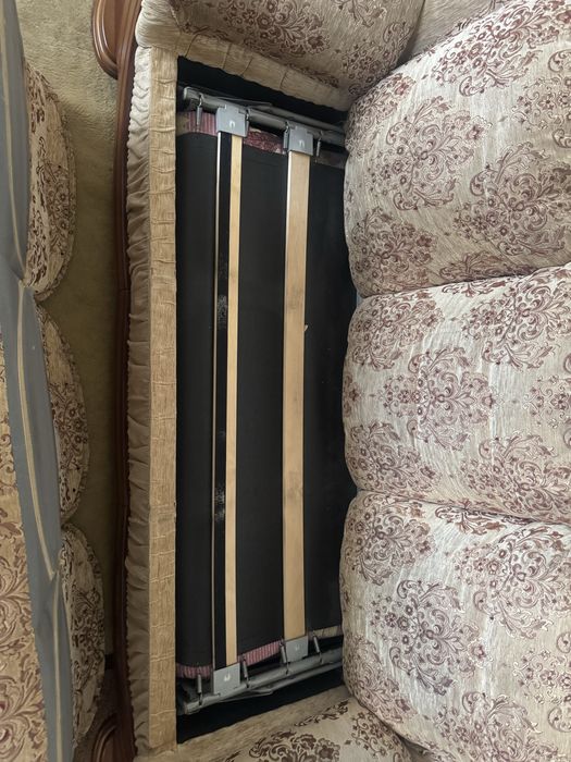 Продам диван гостиной