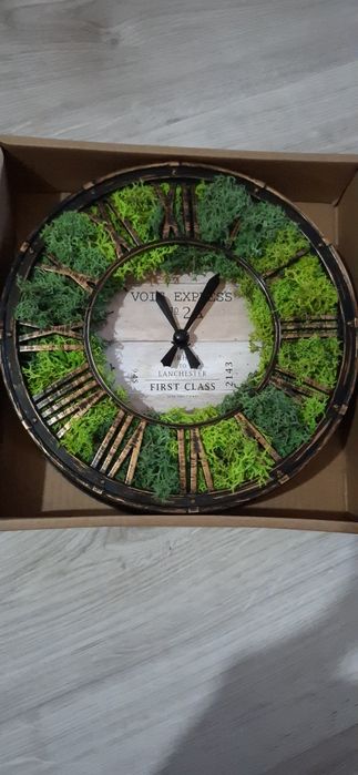 Стенен часовник със скандинавски мъх