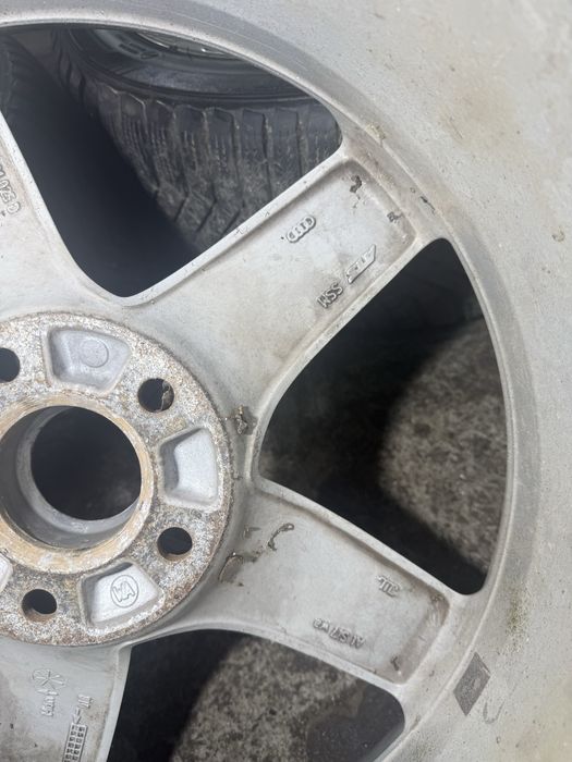 Зимни гуми Laufenn 245/40/18 3 броя . Джанти за audi 18 cola цола