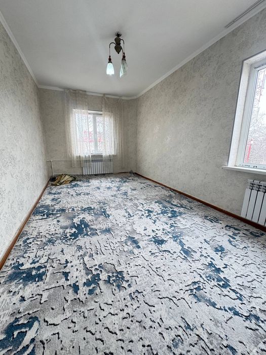 Срочно продаеться квартира 1-комнатная городе Чирчике раеоне Октябрь