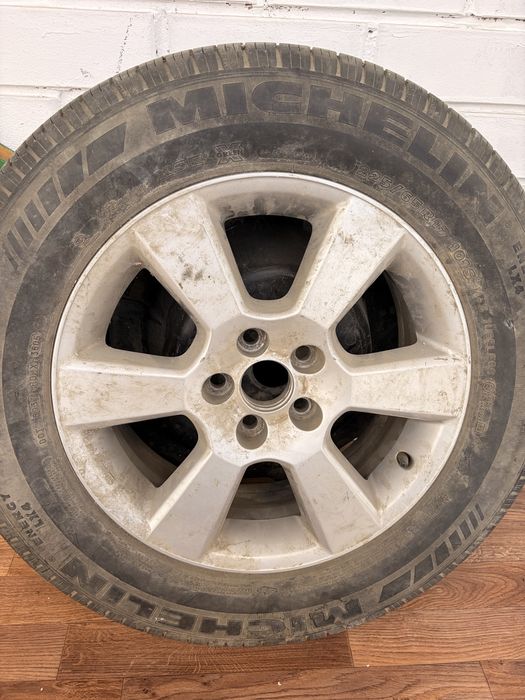 Продам запаску 225/65R17