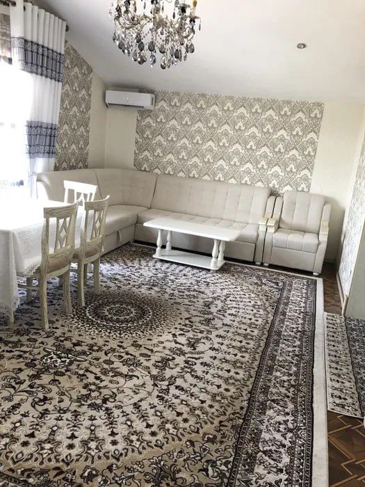 Alohida yoki birga turishgan xona beriladi qizlarga