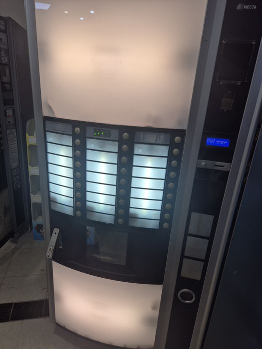 Вендинг машини Зануси Зенит капсули Лаваца и зърна