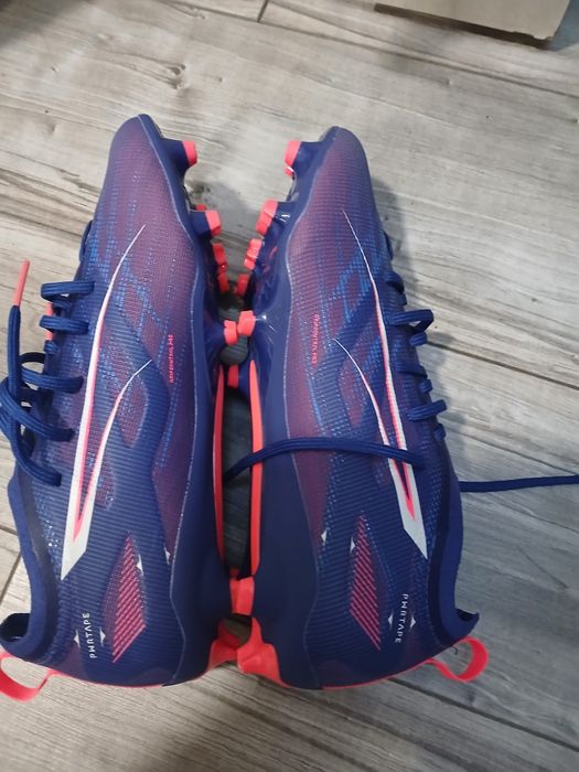 Adidași Puma cu crampoane