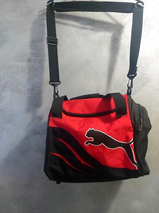 Geanta de umar pentru fitness marca Puma