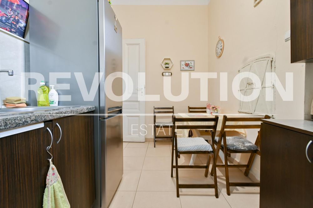 Дава се под наем Тристаен апартамент в София, Център - 110 кв.м за 750 € - Снимка #2