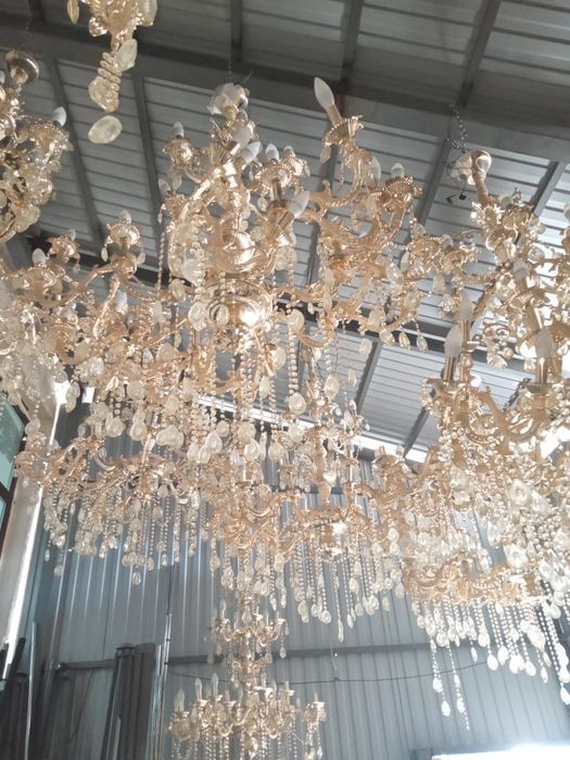 Продам люстры в отл. сост.