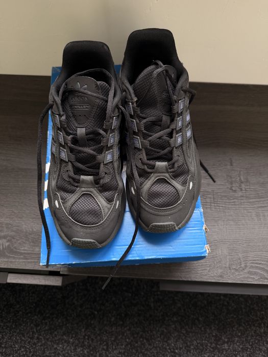 Кроссовки adidas Ozweego