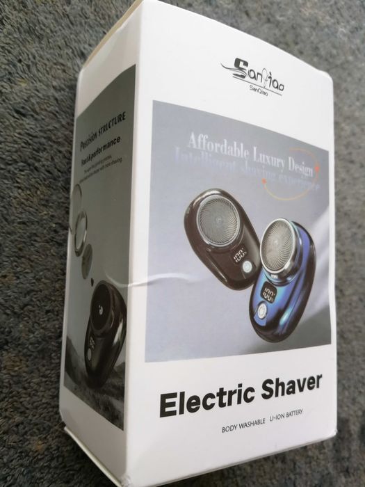 Продавам нова акумулаторна самобръсначка.