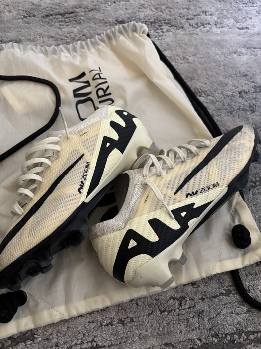 Ghete de fotbal nike