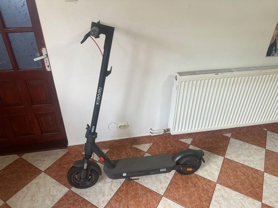 Trotineta Electrica Xiaomi Electric Scooter 5 | Putere motor 350W | Baterie 10,2 Ah | Autonomie 60 km | Greutate 20,1 kg