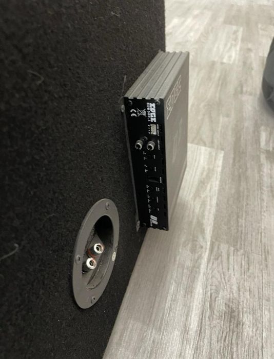 Продам Сабвуфер jbl