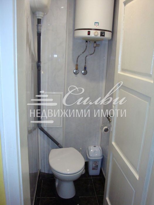 Дава се под наем Тристаен апартамент в Шумен, Център - 90 кв.м за 408 € - Снимка #9