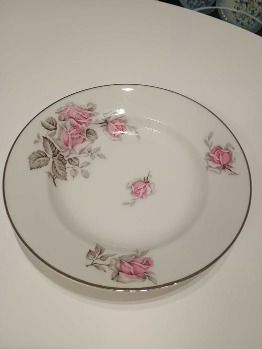 Ретро порцеланови чинии 6 бр. с  рози и сребрист кант 23 см