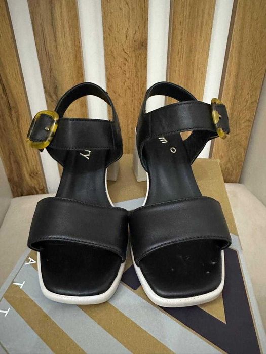 Продам женскую обувь