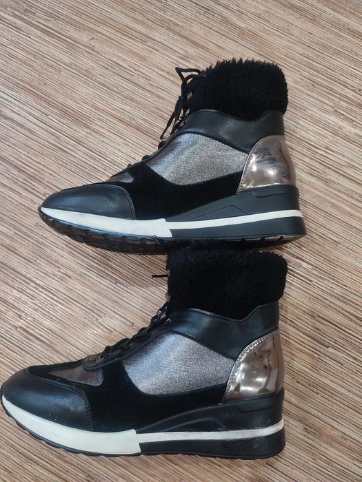 Продам ботинки утеплённые