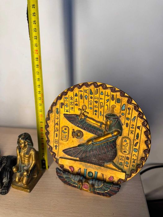 Lot 6 decorațiuni Egipt Antic – placă hieroglife, scarabeu, Anubis, faraon, sfinx