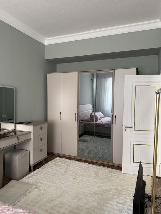 Uy sotiladi Srochna 2 xonali Mebel texnikalari bilan Yunusobod