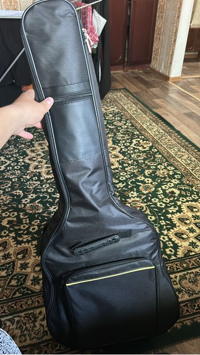 Гитара вместе с чехлом