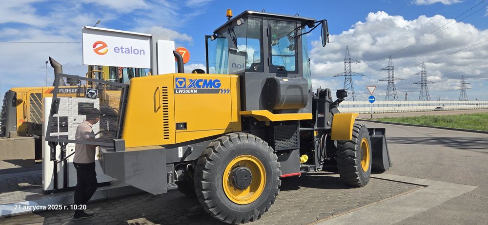 Погрузчик услуги ковш 1.8 куб