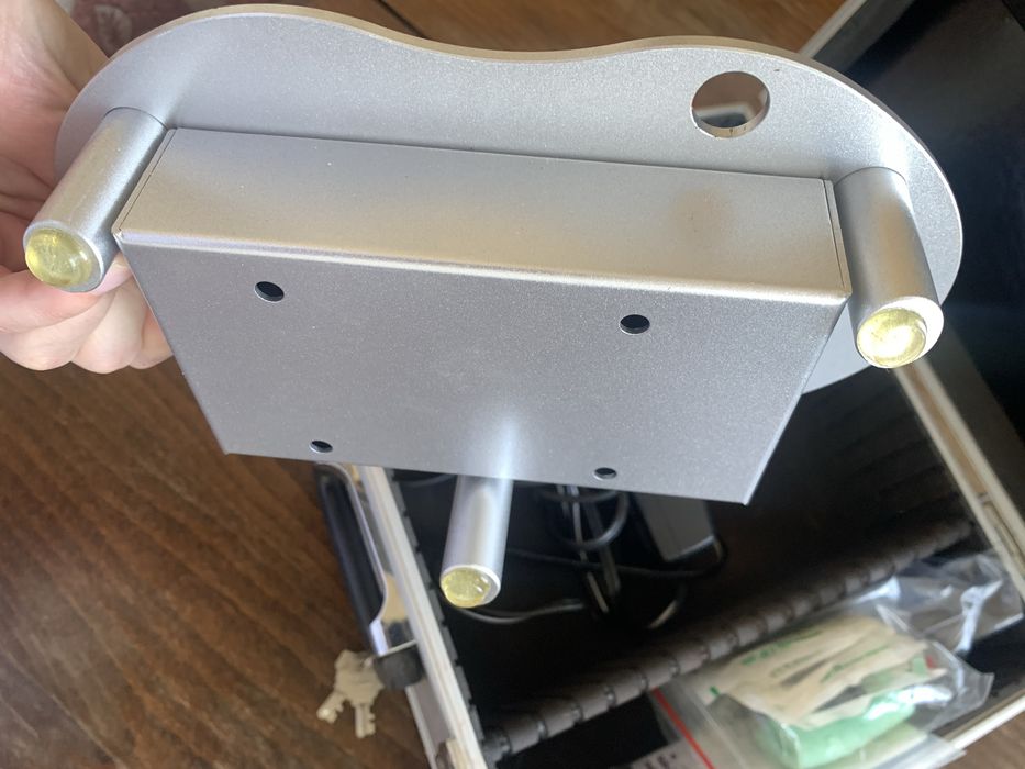 Куфар с машина за перманентен грим