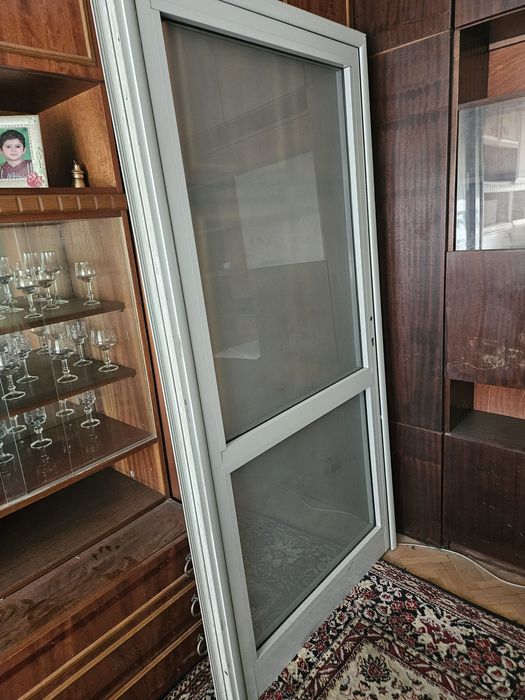 Алуминиева офис врата