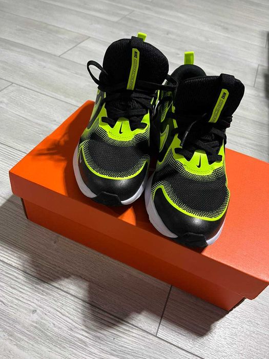Маратонки Nike номер 38