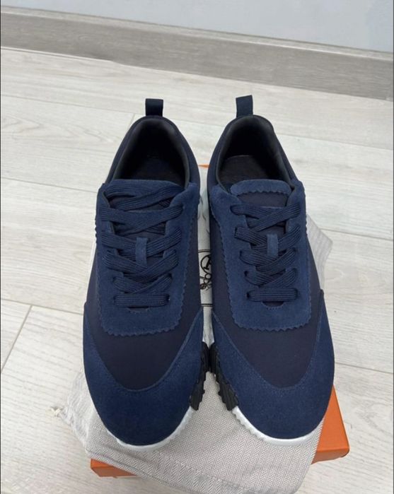 Продам новые кроссовки Hermes 42 размер.
