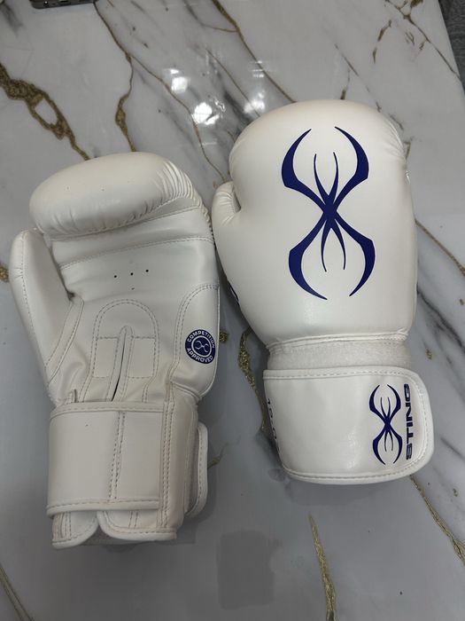 Боксерский перчатка новый STING