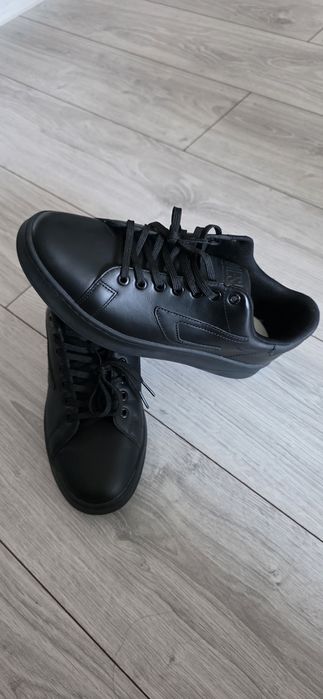 Vand pantofi sport Diesel  marimea 43