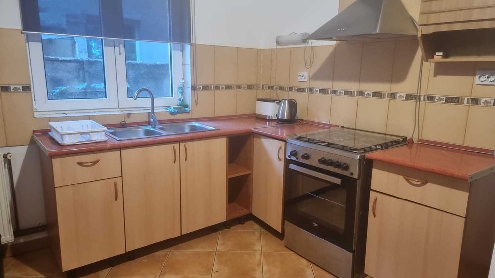 Inchiriez casa individuala  cu 3 camere si curte, zona Rosu, Chiajna