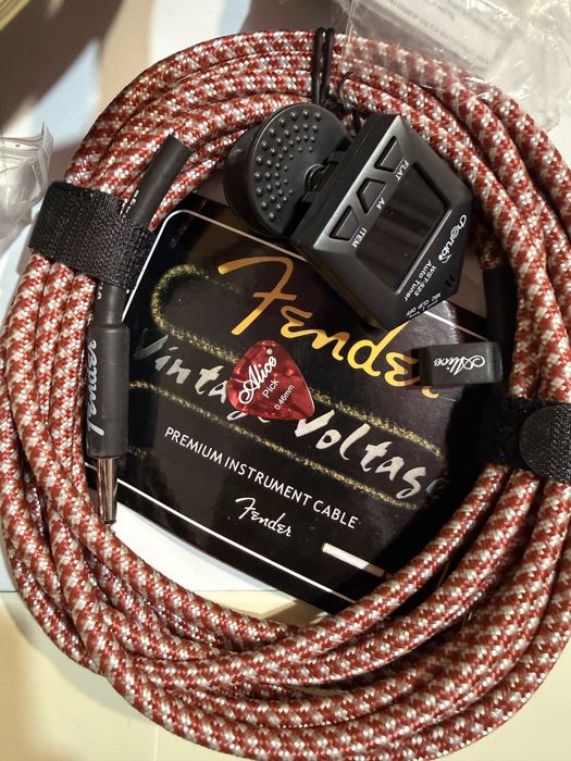 В продаже электрогитара