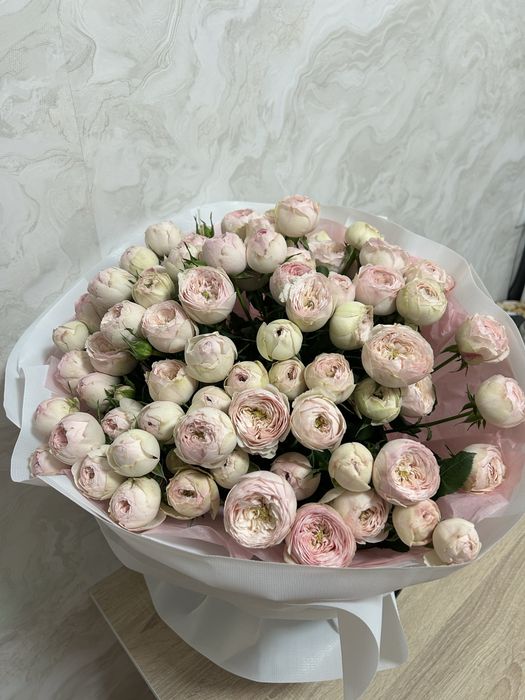 Букет пионовидные розы
