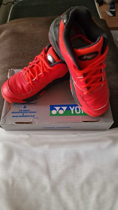 Adidas Yonex marimea 35, stare foarte buna