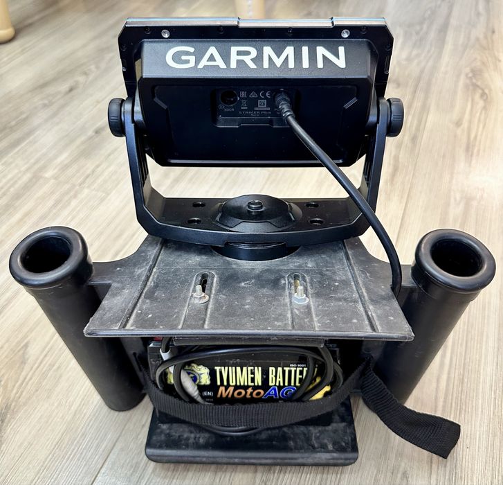 Продам срочно эхолот Garmin Striker Plus 5CV