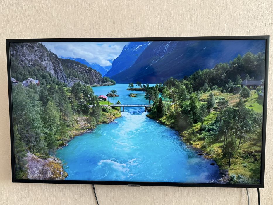 Продам ЖК телевизор Samsung 40” 4K Smart TV (диагональ 105см)