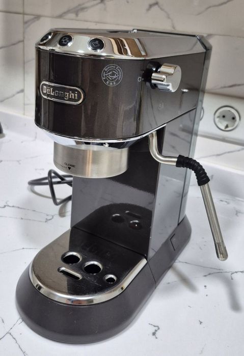 Рожкова кофемашина Delonghi ec 885