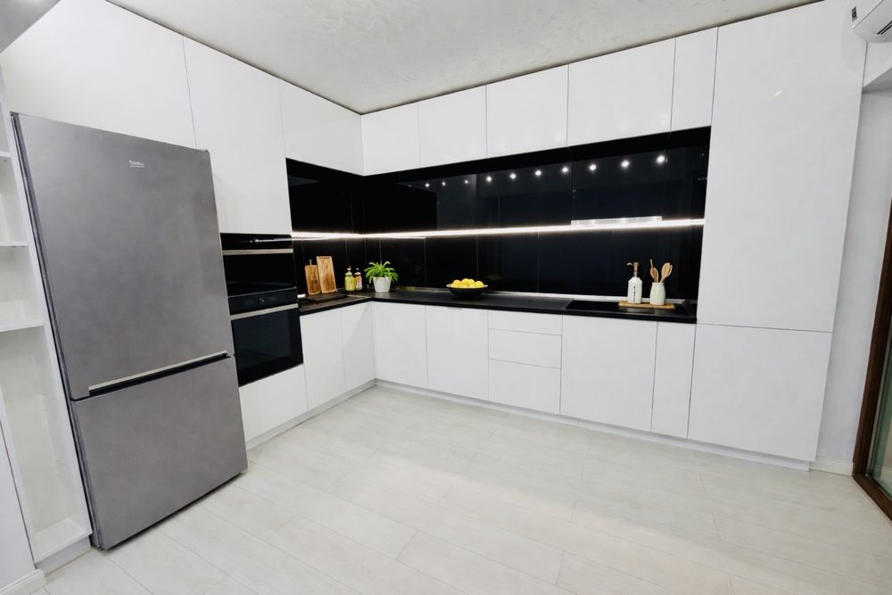 Apartament 3 camere ultracentral, mobilat utilat, mutare imediata.