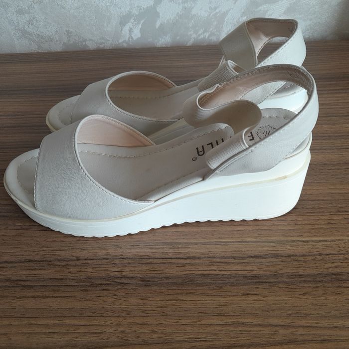 Продам  женск босоножки.