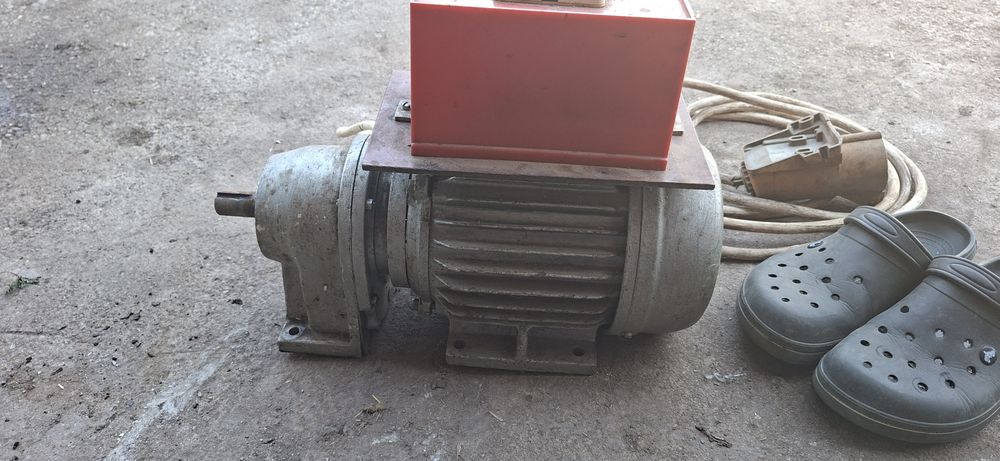 Motor cu reductor trifazic / monofazic