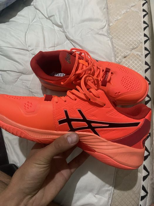 Asics krasofka yangi kiyilmagan