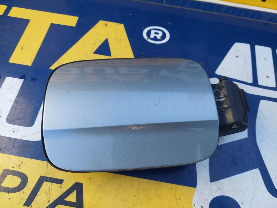 Капачка за резервоар с механизъм Audi A4 B8 2.0 TDI 143 к.с. (2008–2011) – 8K0 809 999 A