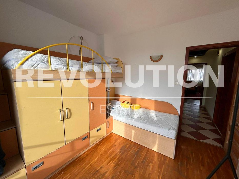 Четиристаен апартамент в района на Чаталджа!