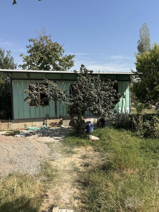 Hovli sotiladi 11 sotix 8 honali