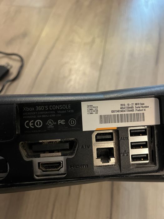 Xbox 360 – Consolă + 2 controllere + 52 jocuri + Kinect