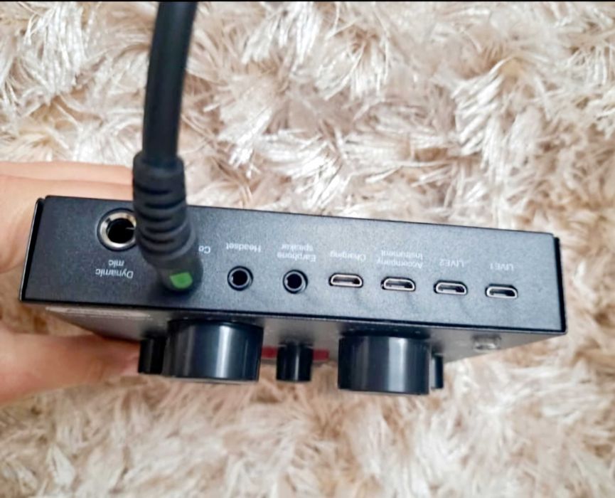 Vand microfon +interfata podcast